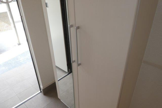 シェソアAの玄関|シューズボックス