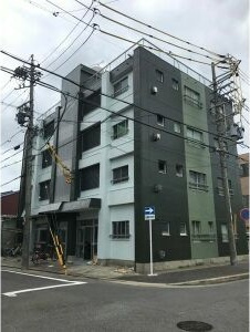 アイエスビル尾頭橋の駐車場