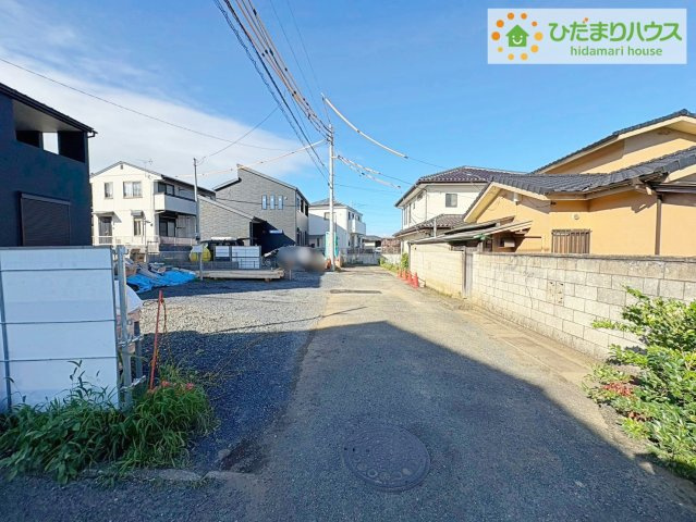 日立市滑川本町4期　新築戸建の前面道路含む現地写真|駐車4台可能で、急な来客時にも安心ですね☆彡
