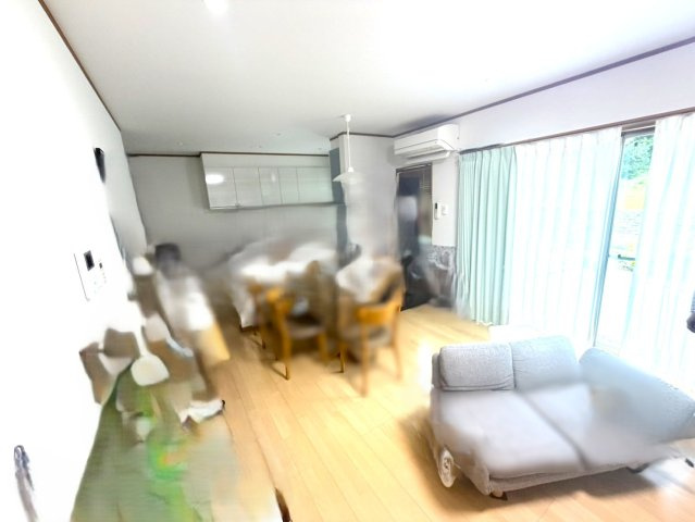 山武市椎崎　中古戸建の居間・リビング|敷地約150坪  平成30年4月築 SLDK駐車4台可オール電化太陽光発電パネル  日向駅徒歩約7分