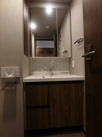 ラティエラ武蔵小杉の洗面所|他のお部屋の参考写真となります。