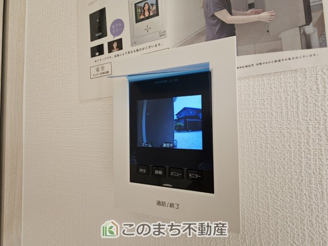 いろどりアイタウン栃木市大宮町22-P2の防犯設備|モニタ付きインターホンで防犯面もしっかり安心♪