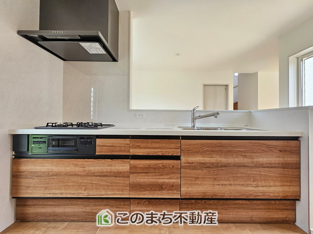 いろどりアイタウン栃木市大宮町22-P2のキッチン|人気の対面式キッチン☆料理をしながらご家族とコミュニケーションが取れます♪
