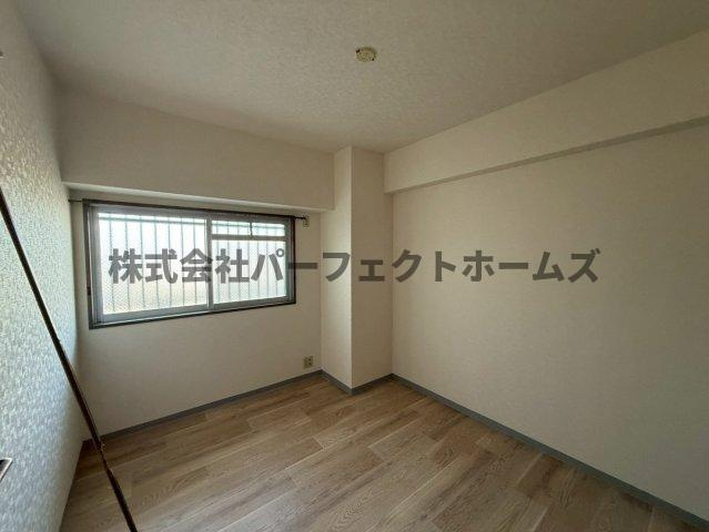 グランドヴィラ香里の居間・リビング