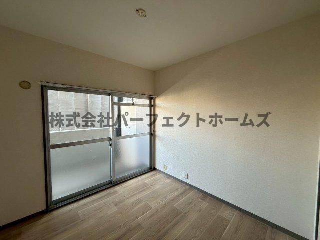 グランドヴィラ香里の洋室|明るい洋室です