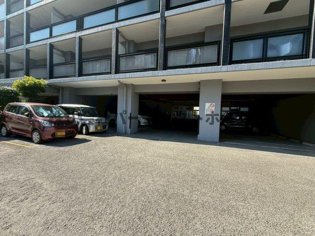 グランドヴィラ香里の駐車場|駐車スペースもあります