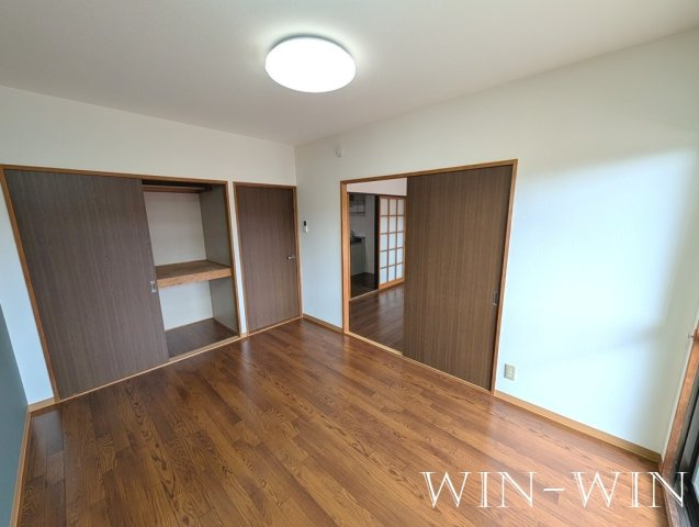 フリーダムコート 弐番館の寝室