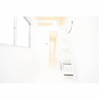 【居間・リビング】 | ハーモニーテラス仲宿 | 洋室のお部屋です。