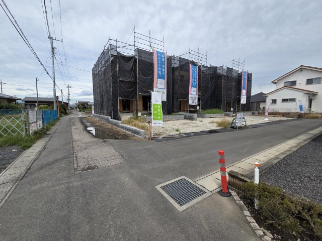 新築　太田市市場町第6　1号棟　Cradle Gardenの前面道路含む現地写真|現地写真　南側前面道路幅員約4ｍ　西側前面道路幅員約4ｍ　北側前面道路幅員約5ｍ