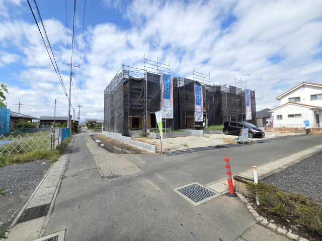 新築　太田市市場町第6　1号棟　Cradle Gardenの前面道路含む現地写真|現地写真　南側前面道路幅員約4ｍ　西側前面道路幅員約4ｍ　北側前面道路幅員約5ｍ