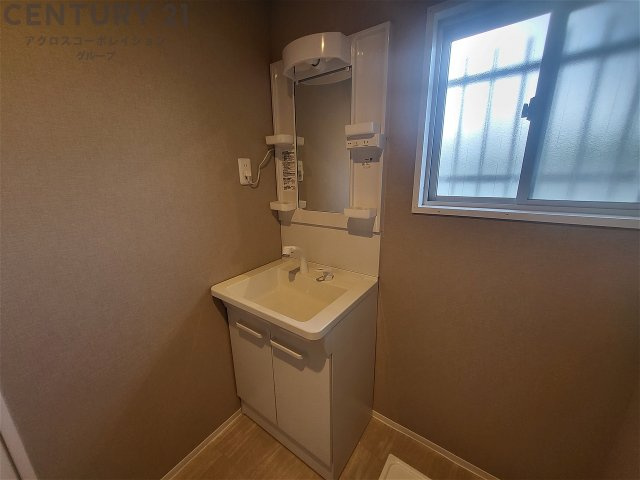 洗面所に窓があり、換気しやすいです！