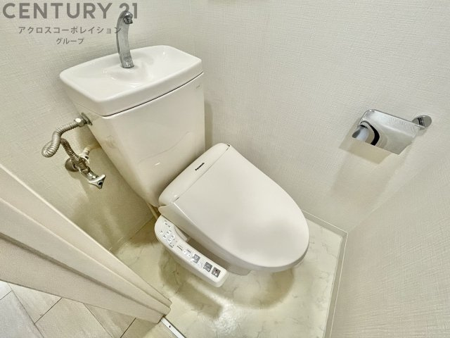 温水洗浄便座付きのトイレです♪
