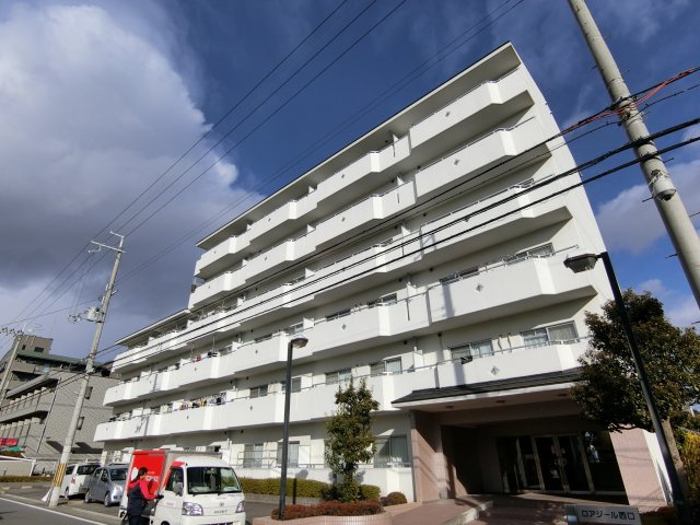 ロアジール西口の外観