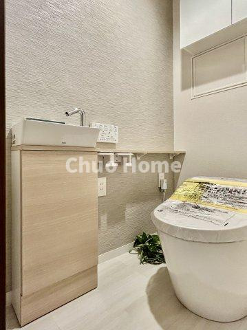 ラフィーネハイツの内装|【ウォシュレット】清潔に使いたいお手洗いには最適な設備です。もちろんウォームレットも標準装備です。