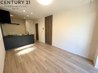 Urban RISM Court 西宮北口の居間