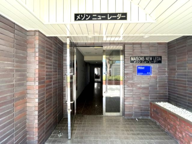メゾンニューレーダ―のエントランス