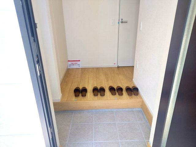 宝塚市売布4丁目新築一戸建の玄関