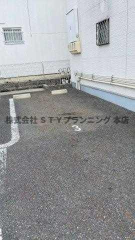 仲介手数料0円！アプトルーナ215の駐車場