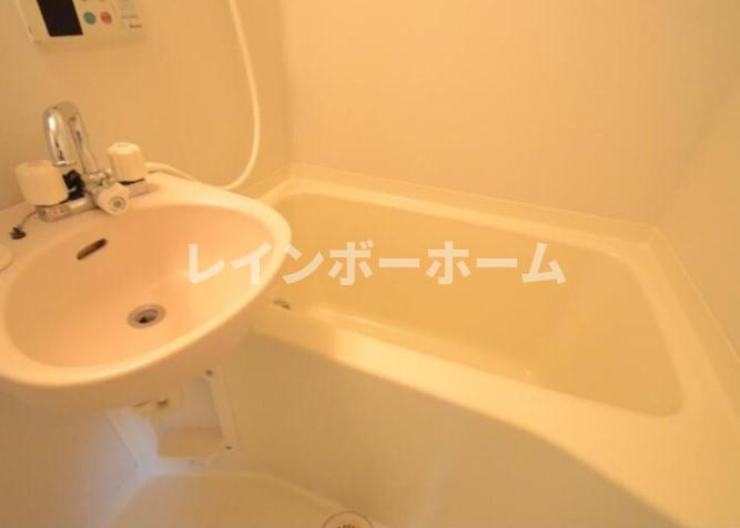 ナッツベリーハイツの浴室