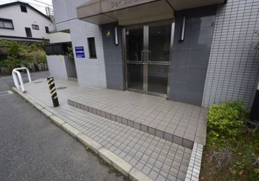 ジョイフル津田沼のエントランス