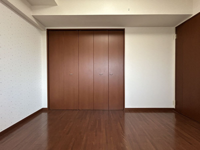 【洋室】 | コアマンション浄真町弐番館 | 洋室にもしっかりした収納があります。