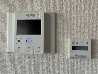 【防犯設備】 | コアマンション浄真町弐番館 | インターホンと給湯器のリモコンです。キッチン周りにあります。