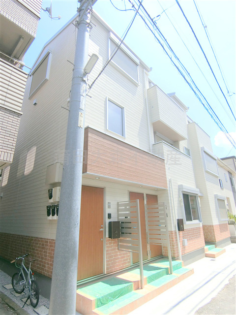 メゾン ド　エチュードの外観|2024年8月築　木造地上3階建て　東京都大田区蒲田1丁目　
JR京浜東北線蒲田駅徒歩11分、京浜急行本線京急蒲田駅徒歩12分、梅屋敷駅徒歩10分