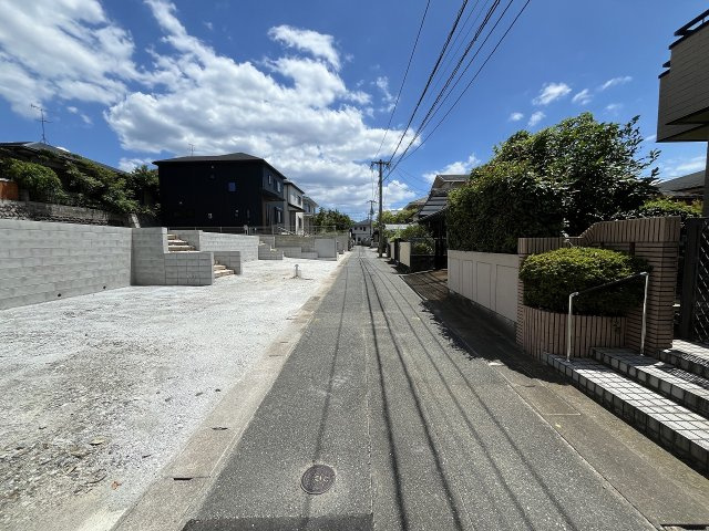 【その他】 | 福岡市東区香椎駅東4丁目7期　2号棟（全2棟）【仲介手数料無料・0円】 | 現地写真。前面道路です。