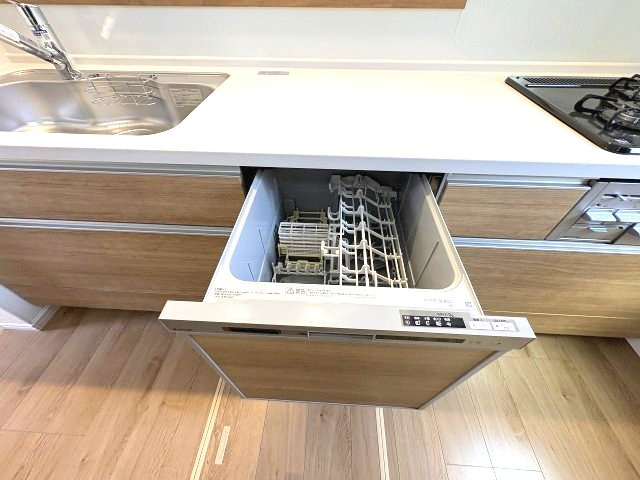 【キッチン】 | 福岡市東区香椎駅東4丁目7期　2号棟（全2棟）【仲介手数料無料・0円】 | 施工例。施工例は完成時と異なる場合があります。