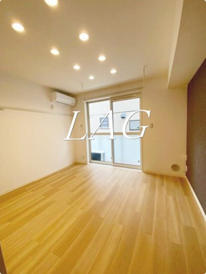 【居間・リビング】 | パームコテージⅢ番館 | 洋室のお部屋です。