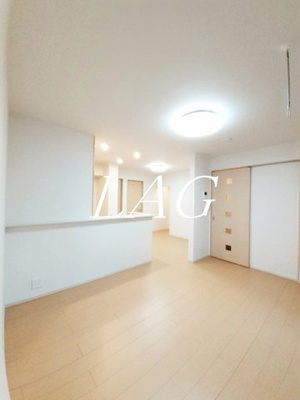 【居間・リビング】 | ビレッジ桜 | 洋室のお部屋です。