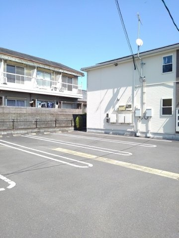 ジェルメＣの駐車場