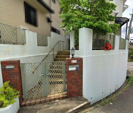新甲陽町の玄関