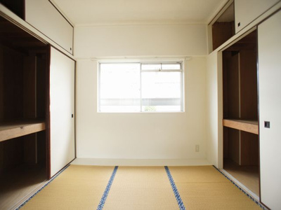 【洋室】 | ビレッジハウス奈良部1号棟 | 収納が多くある洋室です。