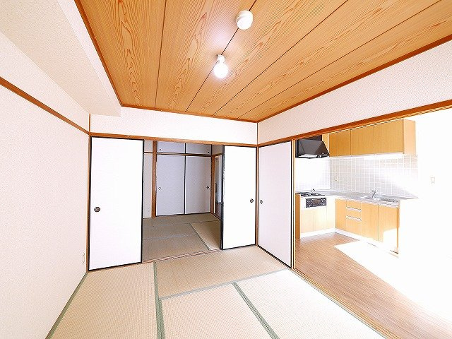 シャトー天理の内装|襖を開けると広々した空間になります