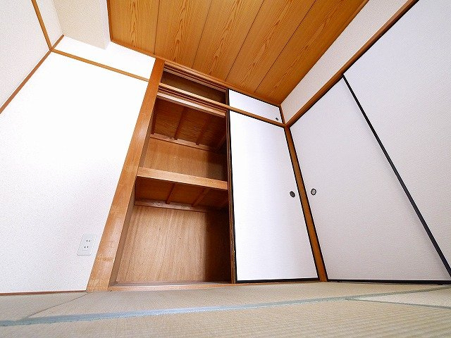 シャトー天理の収納|たっぷりとした収納スペースです