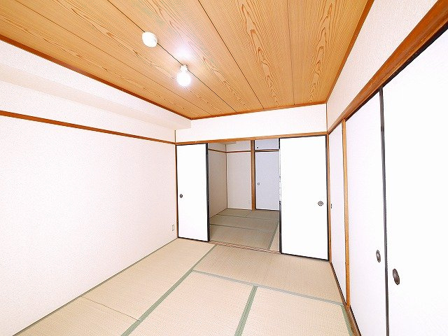 シャトー天理の和室|明るい和室です