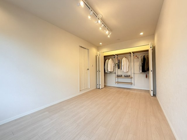 【寝室】 | コープ野村練馬氷川台　（成増店） | クローゼットがあり収納量も豊富です
