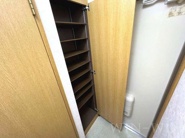 ユトリロ柱九番町 2の玄関