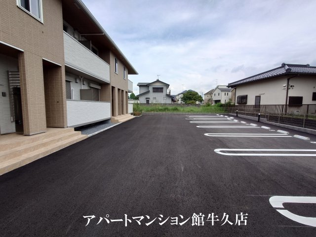 Serenvita田宮の駐車場