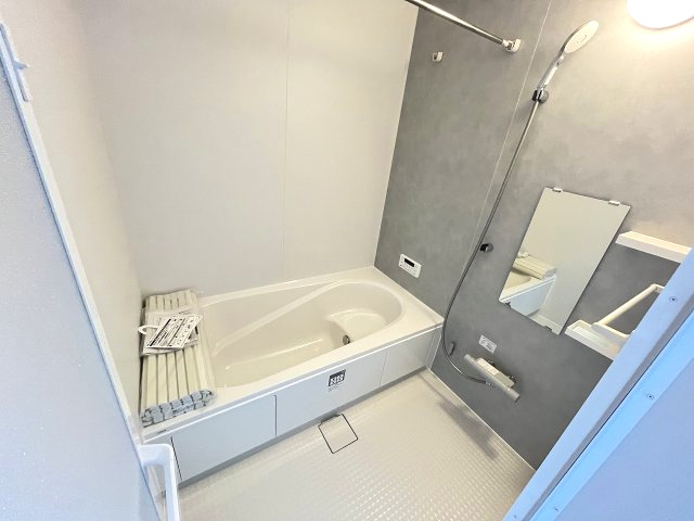 【内装】 | 福岡市東区香椎駅東4丁目7期　1号棟（全2棟）【仲介手数料無料・0円】 | 施工例。浴室です。施工例は完成時と異なる場合があります。