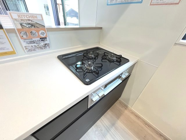 【キッチン】 | 福岡市東区香椎駅東4丁目7期　1号棟（全2棟）【仲介手数料無料・0円】 | 施工例。施工例は完成時と異なる場合があります。