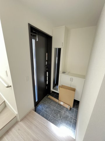 【玄関】 | 福岡市東区香椎駅東4丁目7期　1号棟（全2棟）【仲介手数料無料・0円】 | 現地写真。