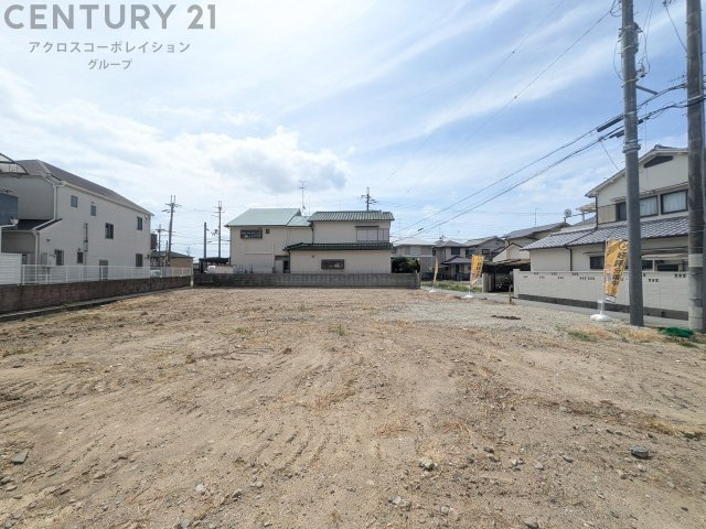 バス停まで徒歩圏内で、阪急伊丹駅・JR伊丹駅・阪急塚口駅など複数路線へアクセスしやすく通勤・通学に便利です。