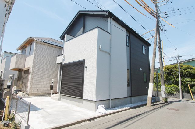 相模原市南区上鶴間　新築1棟の外観|閑静な住宅街に堂々登場！ナチュラルで温かみのある木目調の内装も魅力です。土日祝日即日ご案内可能です♪