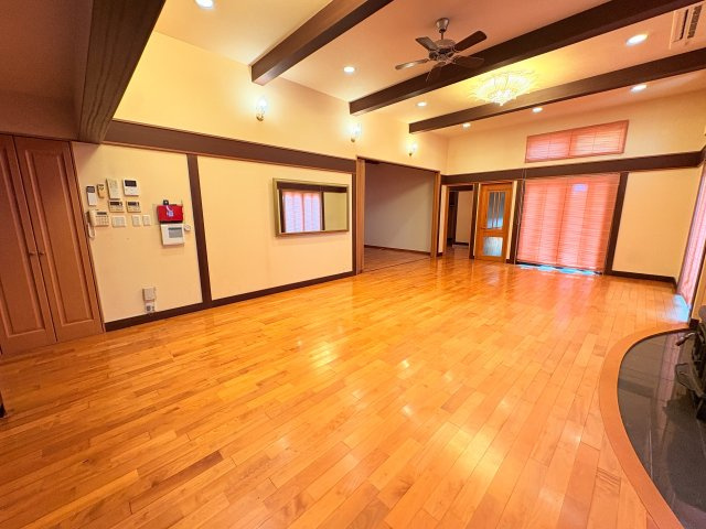 柳川市三橋町起田　30帖のLDK！　11LDKの居間・リビング