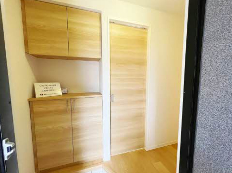 コンフォール志村の玄関