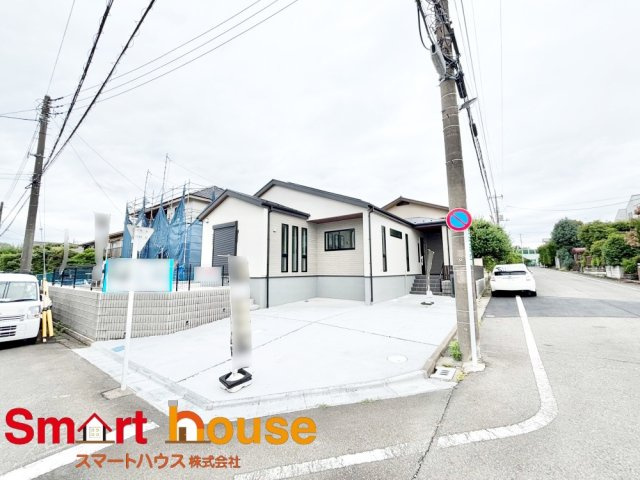 町田市能ヶ谷7丁目１棟の前面道路含む現地写真|お住まいの前面道路が広いと駐車が楽になり、陽当たりも遮られないので明るく居心地の良いお家になります♪