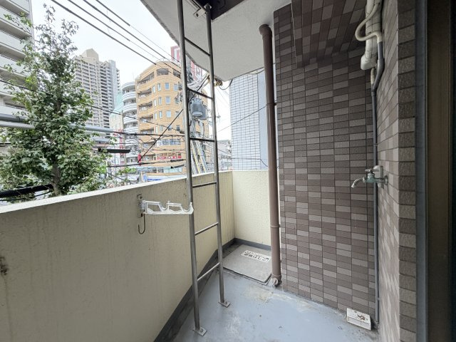 サンビルダー六甲駅前　のバルコニー