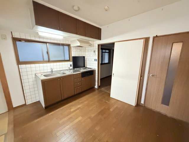 サンビルダー六甲駅前　の居間・リビング